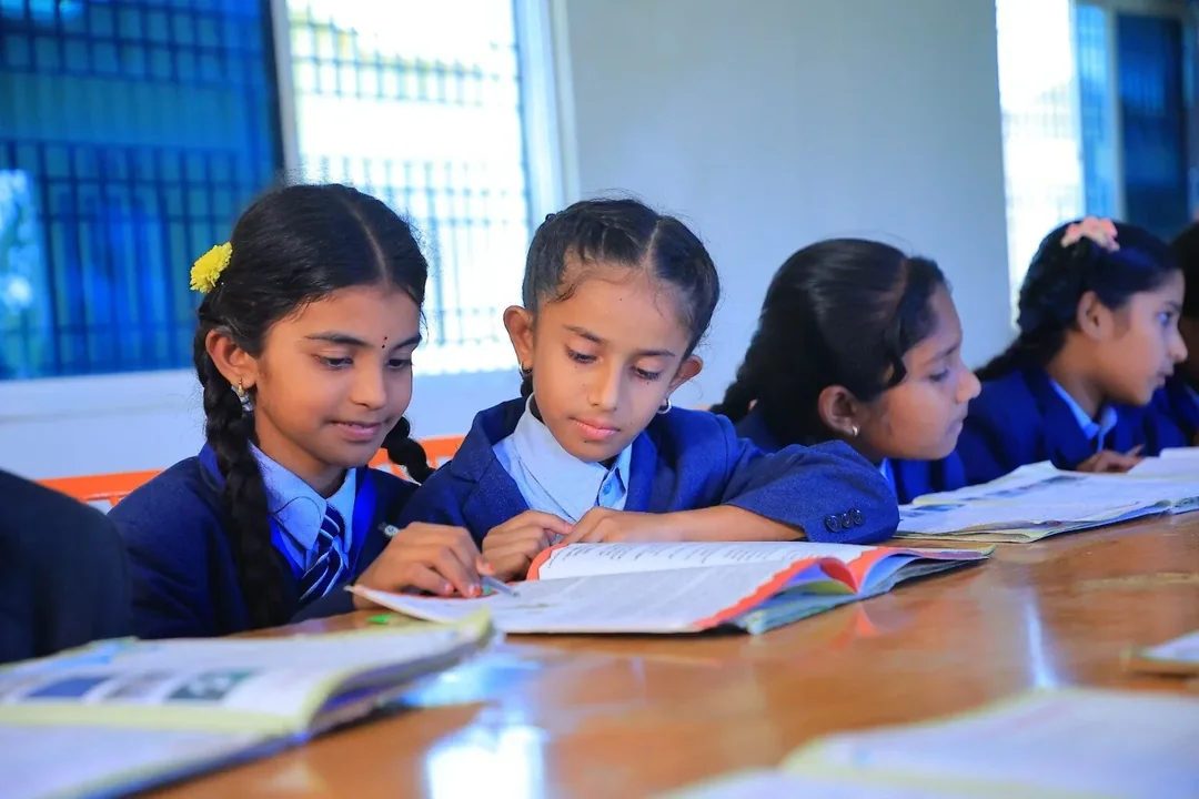 Primary students reading together at Blue Moon School